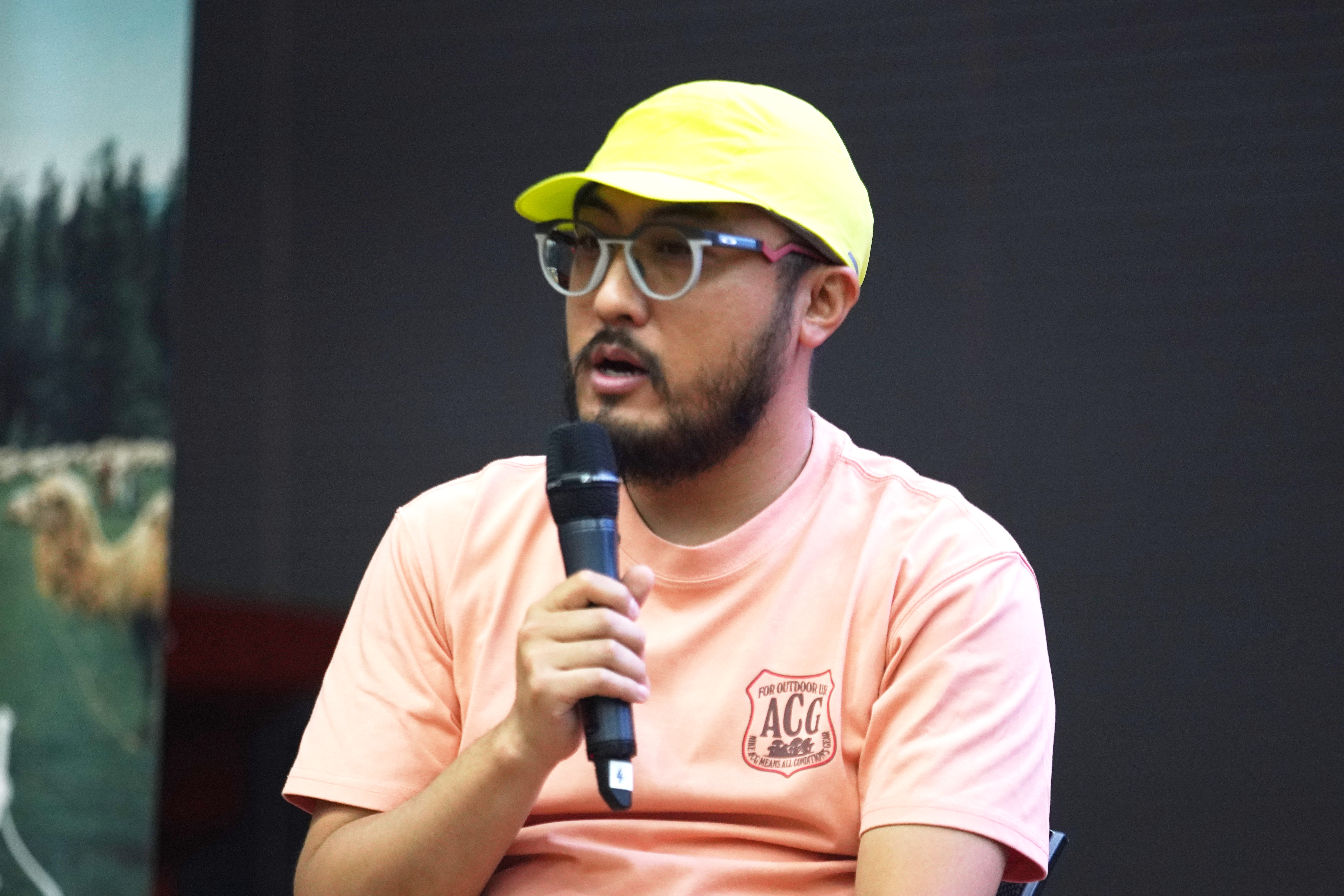 美术指导李佳宁表示,自己和滕丛丛导演在《送我上青云》就已经开始