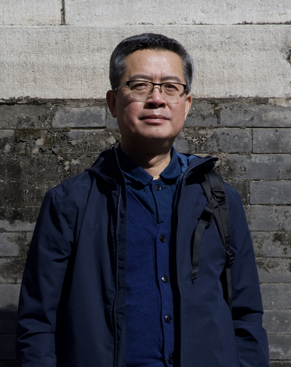 梅峰教授  北京电影学院文学系副主任毕业于北京电影学院文学系,人文